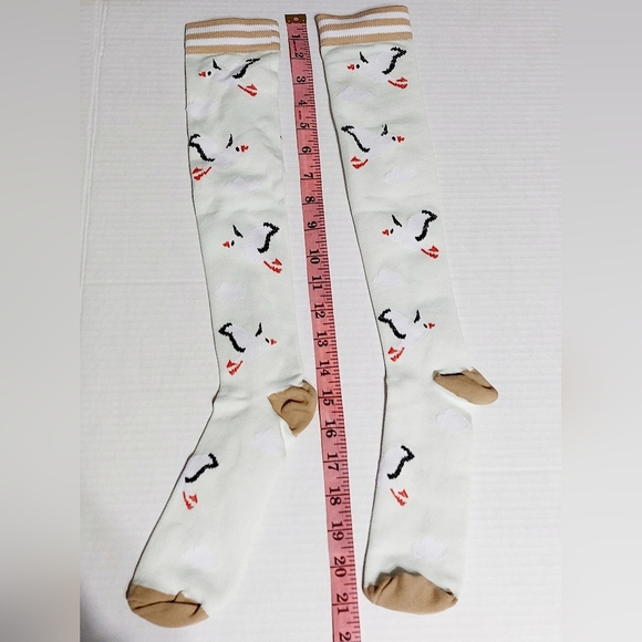 Light Colored L/XL Knee High Compression Socks - Picture 5 of 5